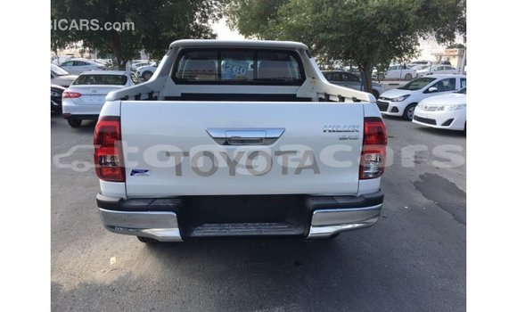 Acheter Import Voiture Toyota Hilux Blanc à Import - Dubai, Eua Acheter Import Voiture Toyota Hilux Blanc à Import - Dubai, Eua