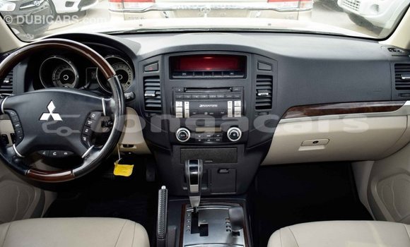 Acheter Import Voiture Mitsubishi Pajero Noir à Import - Dubai, Eua Acheter Import Voiture Mitsubishi Pajero Noir à Import - Dubai, Eua