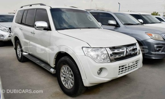Acheter Import Voiture Mitsubishi Pajero Blanc à Import - Dubai, Eua Acheter Import Voiture Mitsubishi Pajero Blanc à Import - Dubai, Eua