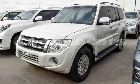 Acheter Import Voiture Mitsubishi Pajero Blanc à Import - Dubai, Eua Acheter Import Voiture Mitsubishi Pajero Blanc à Import - Dubai, Eua