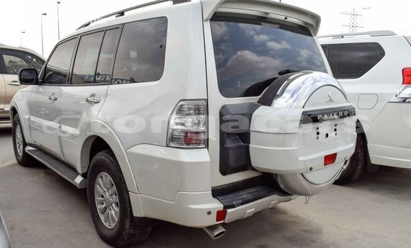 Acheter Import Voiture Mitsubishi Pajero Blanc à Import - Dubai, Eua Acheter Import Voiture Mitsubishi Pajero Blanc à Import - Dubai, Eua