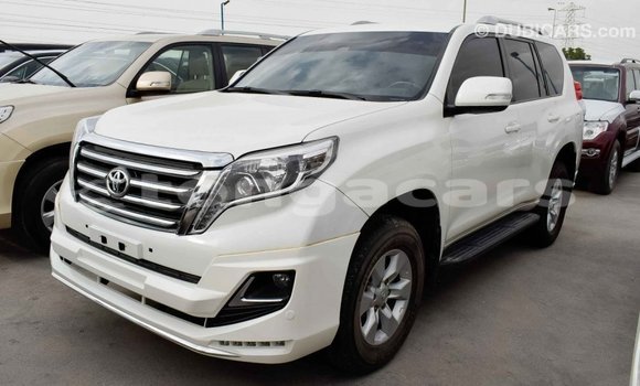 Acheter Import Voiture Toyota Prado Blanc à Import - Dubai, Eua Acheter Import Voiture Toyota Prado Blanc à Import - Dubai, Eua