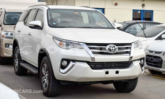 Acheter Import Voiture Toyota Fortuner Blanc à Import - Dubai, Eua Acheter Import Voiture Toyota Fortuner Blanc à Import - Dubai, Eua