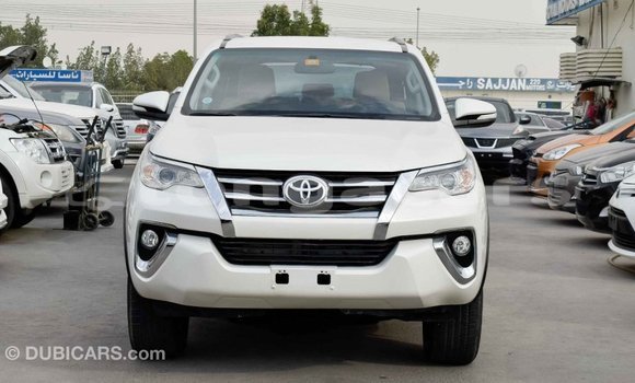 Acheter Import Voiture Toyota Fortuner Blanc à Import - Dubai, Eua Acheter Import Voiture Toyota Fortuner Blanc à Import - Dubai, Eua