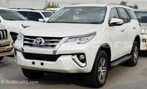 Acheter Import Voiture Toyota Fortuner Blanc à Import - Dubai, Eua Acheter Import Voiture Toyota Fortuner Blanc à Import - Dubai, Eua