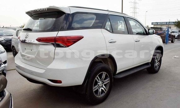 Acheter Import Voiture Toyota Fortuner Blanc à Import - Dubai, Eua Acheter Import Voiture Toyota Fortuner Blanc à Import - Dubai, Eua
