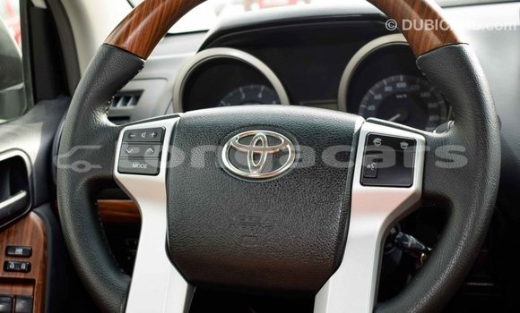 Acheter Import Voiture Toyota Prado Blanc à Import - Dubai, Eua Acheter Import Voiture Toyota Prado Blanc à Import - Dubai, Eua