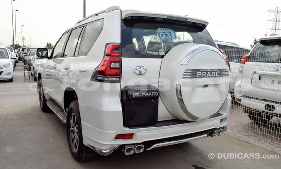 Acheter Import Voiture Toyota Prado Blanc à Import - Dubai, Eua Acheter Import Voiture Toyota Prado Blanc à Import - Dubai, Eua