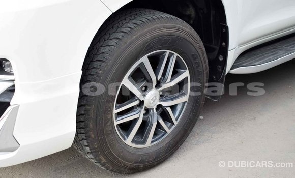 Acheter Import Voiture Toyota Prado Blanc à Import - Dubai, Eua Acheter Import Voiture Toyota Prado Blanc à Import - Dubai, Eua