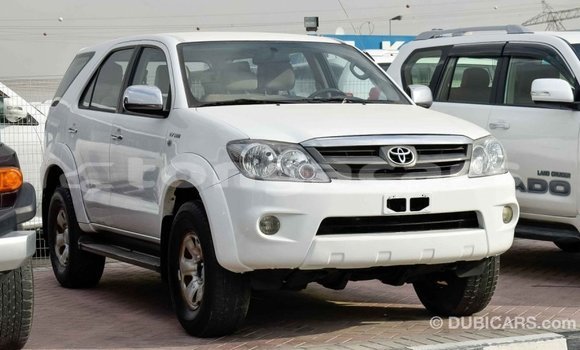 Acheter Import Voiture Toyota Fortuner Blanc à Import - Dubai, Eua Acheter Import Voiture Toyota Fortuner Blanc à Import - Dubai, Eua