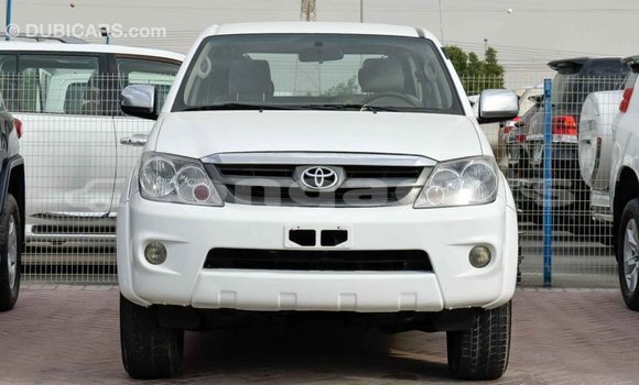 Acheter Import Voiture Toyota Fortuner Blanc à Import - Dubai, Eua Acheter Import Voiture Toyota Fortuner Blanc à Import - Dubai, Eua