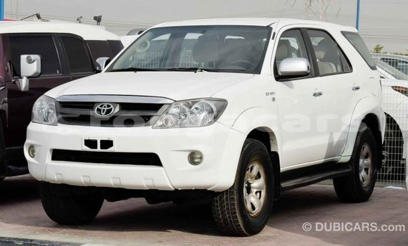 Acheter Import Voiture Toyota Fortuner Blanc à Import - Dubai, Eua Acheter Import Voiture Toyota Fortuner Blanc à Import - Dubai, Eua