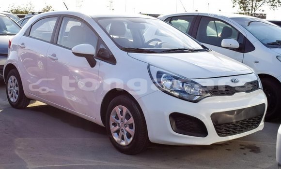 Acheter Import Voiture Kia Rio Blanc à Import - Dubai, Eua Acheter Import Voiture Kia Rio Blanc à Import - Dubai, Eua