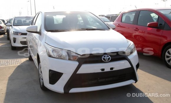 Acheter Import Voiture Toyota Yaris Blanc à Import - Dubai, Eua Acheter Import Voiture Toyota Yaris Blanc à Import - Dubai, Eua