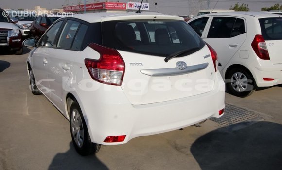 Acheter Import Voiture Toyota Yaris Blanc à Import - Dubai, Eua Acheter Import Voiture Toyota Yaris Blanc à Import - Dubai, Eua