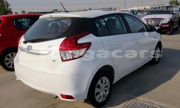 Acheter Import Voiture Toyota Yaris Blanc à Import - Dubai, Eua Acheter Import Voiture Toyota Yaris Blanc à Import - Dubai, Eua