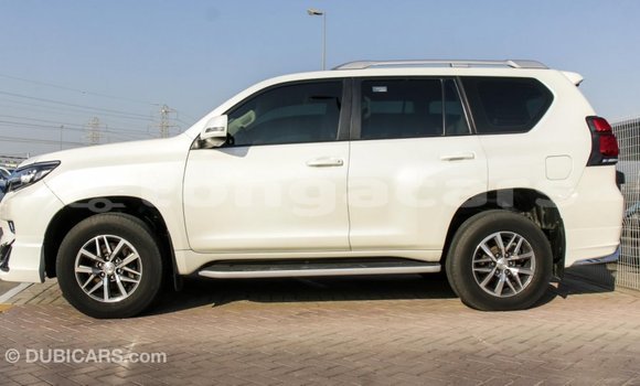 Acheter Import Voiture Toyota Prado Blanc à Import - Dubai, Eua Acheter Import Voiture Toyota Prado Blanc à Import - Dubai, Eua