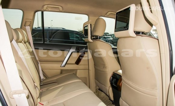 Acheter Import Voiture Toyota Prado Blanc à Import - Dubai, Eua Acheter Import Voiture Toyota Prado Blanc à Import - Dubai, Eua