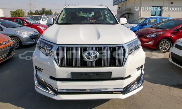 Acheter Import Voiture Toyota Prado Blanc à Import - Dubai, Eua Acheter Import Voiture Toyota Prado Blanc à Import - Dubai, Eua