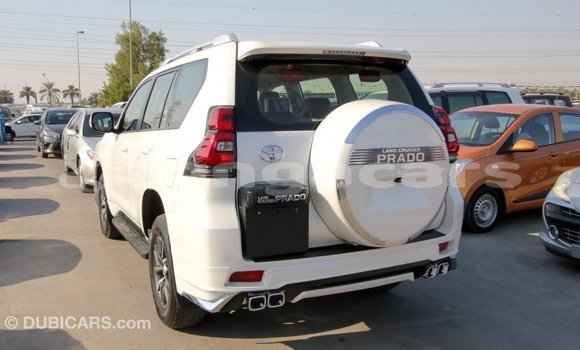 Acheter Import Voiture Toyota Prado Blanc à Import - Dubai, Eua Acheter Import Voiture Toyota Prado Blanc à Import - Dubai, Eua