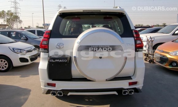 Acheter Import Voiture Toyota Prado Blanc à Import - Dubai, Eua Acheter Import Voiture Toyota Prado Blanc à Import - Dubai, Eua