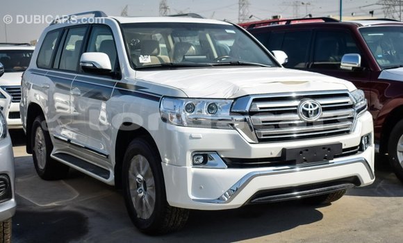Acheter Import Voiture Toyota Land Cruiser Blanc à Import - Dubai, Eua Acheter Import Voiture Toyota Land Cruiser Blanc à Import - Dubai, Eua