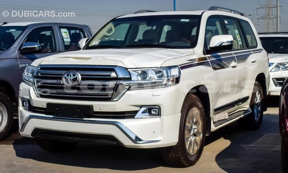 Acheter Import Voiture Toyota Land Cruiser Blanc à Import - Dubai, Eua Acheter Import Voiture Toyota Land Cruiser Blanc à Import - Dubai, Eua