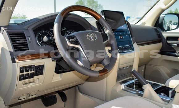 Acheter Import Voiture Toyota Land Cruiser Blanc à Import - Dubai, Eua Acheter Import Voiture Toyota Land Cruiser Blanc à Import - Dubai, Eua