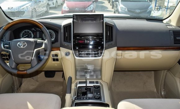 Acheter Import Voiture Toyota Land Cruiser Blanc à Import - Dubai, Eua Acheter Import Voiture Toyota Land Cruiser Blanc à Import - Dubai, Eua