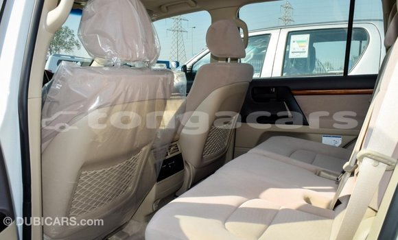 Acheter Import Voiture Toyota Land Cruiser Blanc à Import - Dubai, Eua Acheter Import Voiture Toyota Land Cruiser Blanc à Import - Dubai, Eua
