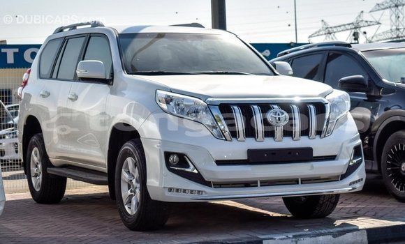 Acheter Import Voiture Toyota Prado Blanc à Import - Dubai, Eua Acheter Import Voiture Toyota Prado Blanc à Import - Dubai, Eua