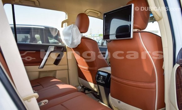 Acheter Import Voiture Toyota Prado Blanc à Import - Dubai, Eua Acheter Import Voiture Toyota Prado Blanc à Import - Dubai, Eua