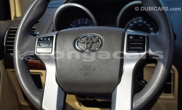 Acheter Import Voiture Toyota Prado Blanc à Import - Dubai, Eua Acheter Import Voiture Toyota Prado Blanc à Import - Dubai, Eua