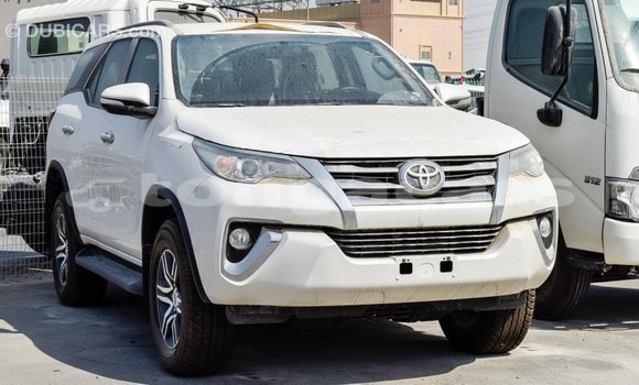 Acheter Import Voiture Toyota Fortuner Blanc à Import - Dubai, Eua Acheter Import Voiture Toyota Fortuner Blanc à Import - Dubai, Eua