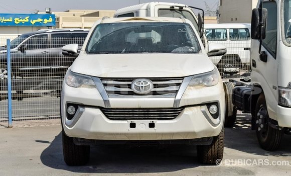Acheter Import Voiture Toyota Fortuner Blanc à Import - Dubai, Eua Acheter Import Voiture Toyota Fortuner Blanc à Import - Dubai, Eua