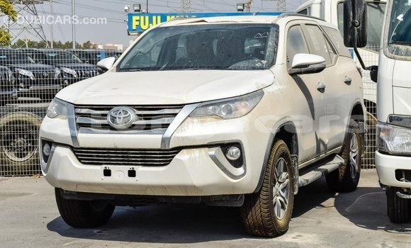 Acheter Import Voiture Toyota Fortuner Blanc à Import - Dubai, Eua Acheter Import Voiture Toyota Fortuner Blanc à Import - Dubai, Eua