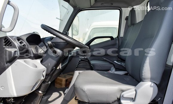 Acheter Import Utilitaire Hino 300 Series Blanc à Import - Dubai, Eua Acheter Import Utilitaire Hino 300 Series Blanc à Import - Dubai, Eua