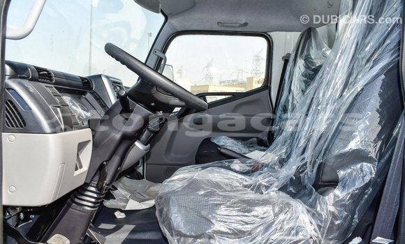 Acheter Import Voiture Mitsubishi Carisma Blanc à Import - Dubai, Eua Acheter Import Voiture Mitsubishi Carisma Blanc à Import - Dubai, Eua