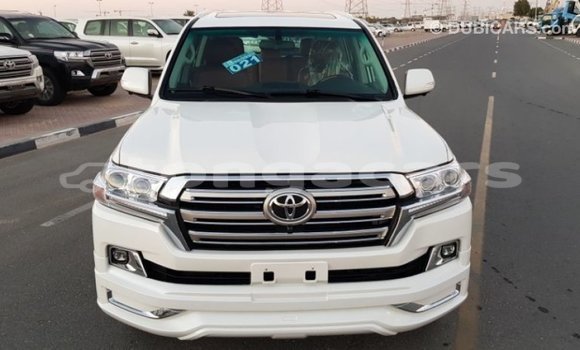 Acheter Import Voiture Toyota Land Cruiser Blanc à Import - Dubai, Eua Acheter Import Voiture Toyota Land Cruiser Blanc à Import - Dubai, Eua