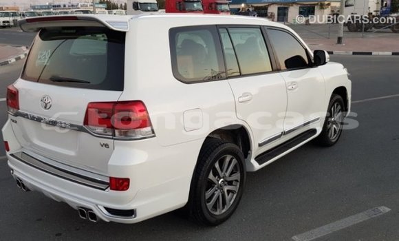 Acheter Import Voiture Toyota Land Cruiser Blanc à Import - Dubai, Eua Acheter Import Voiture Toyota Land Cruiser Blanc à Import - Dubai, Eua