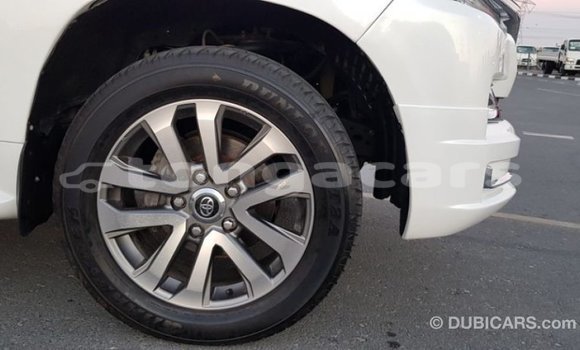 Acheter Import Voiture Toyota Land Cruiser Blanc à Import - Dubai, Eua Acheter Import Voiture Toyota Land Cruiser Blanc à Import - Dubai, Eua