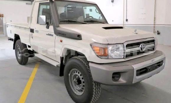 Acheter Occasion Voiture Toyota Land Cruiser Blanc à Fotua, Ha'apai Acheter Occasion Voiture Toyota Land Cruiser Blanc à Fotua, Ha'apai