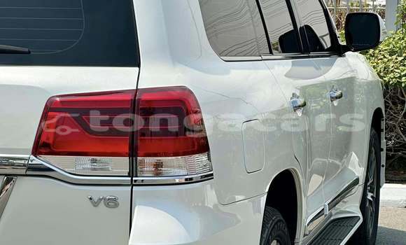 Buy Used Toyota Land Cruiser White Car in Nukunuku in Tongatapu Buy Used Toyota Land Cruiser White Car in Nukunuku in Tongatapu