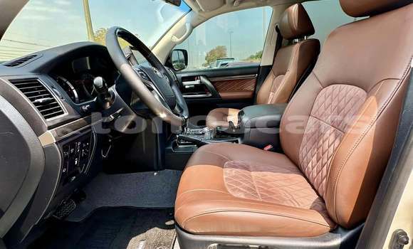 Buy Used Toyota Land Cruiser White Car in Nukunuku in Tongatapu Buy Used Toyota Land Cruiser White Car in Nukunuku in Tongatapu
