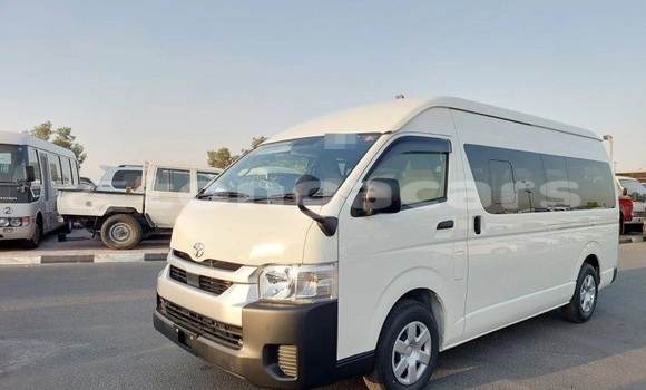 Buy Used Toyota Hiace White Car in Nuku'alofa in Tongatapu