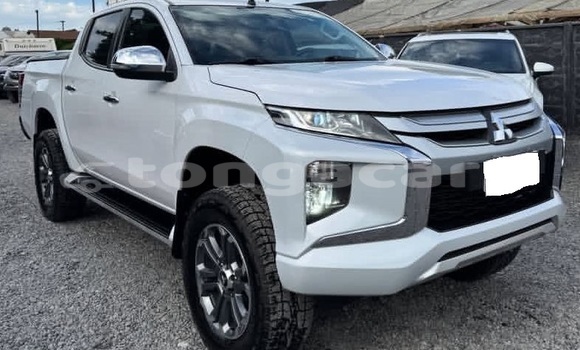 Buy Used Mitsubishi L200 White Car in Nuku'alofa in Tongatapu