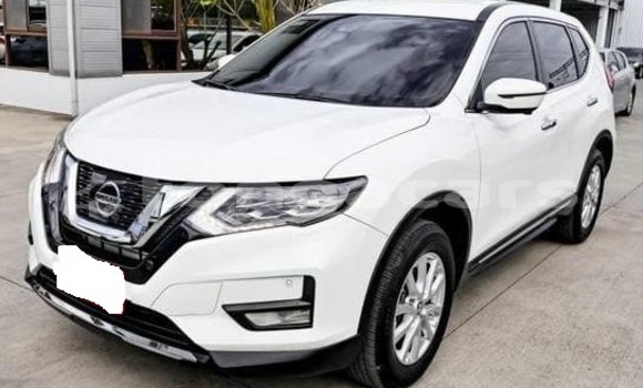 Buy Used Nissan X–Trail White Car in Nuku'alofa in Tongatapu