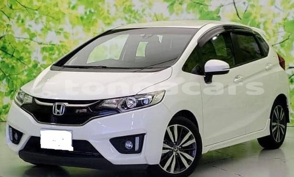 Buy Used Honda Fit White Car in Nuku'alofa in Tongatapu