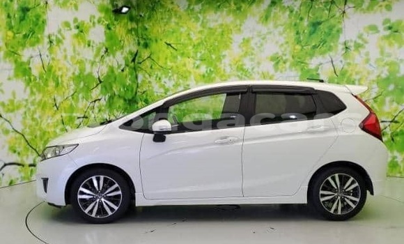 Acheter Occasion Voiture Honda Fit Blanc à Nuku'alofa, Tongatapu Acheter Occasion Voiture Honda Fit Blanc à Nuku'alofa, Tongatapu