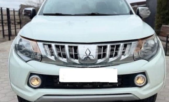 Buy Used Mitsubishi L200 White Car in Nuku'alofa in Tongatapu